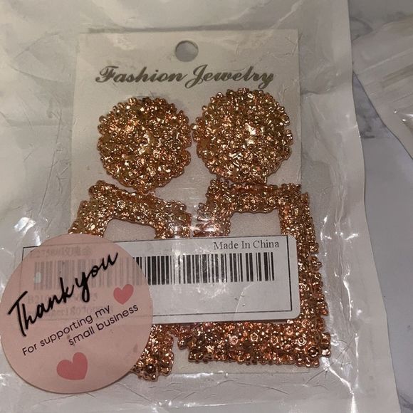 Champagne Sparkling Earrings-Brand New from Glamorous Accessories Boutiq… - Picture 2 of 2